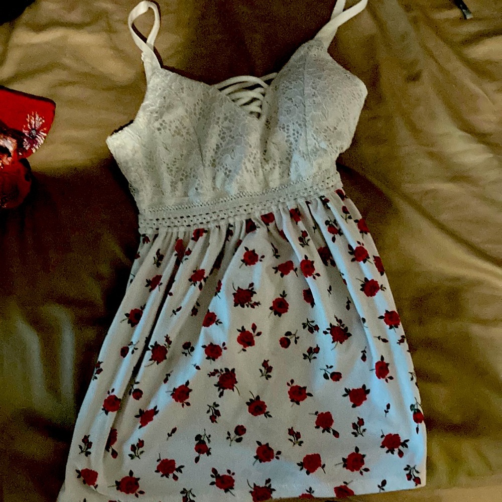 A white and pink and flower Ty pretty top it’s a size small